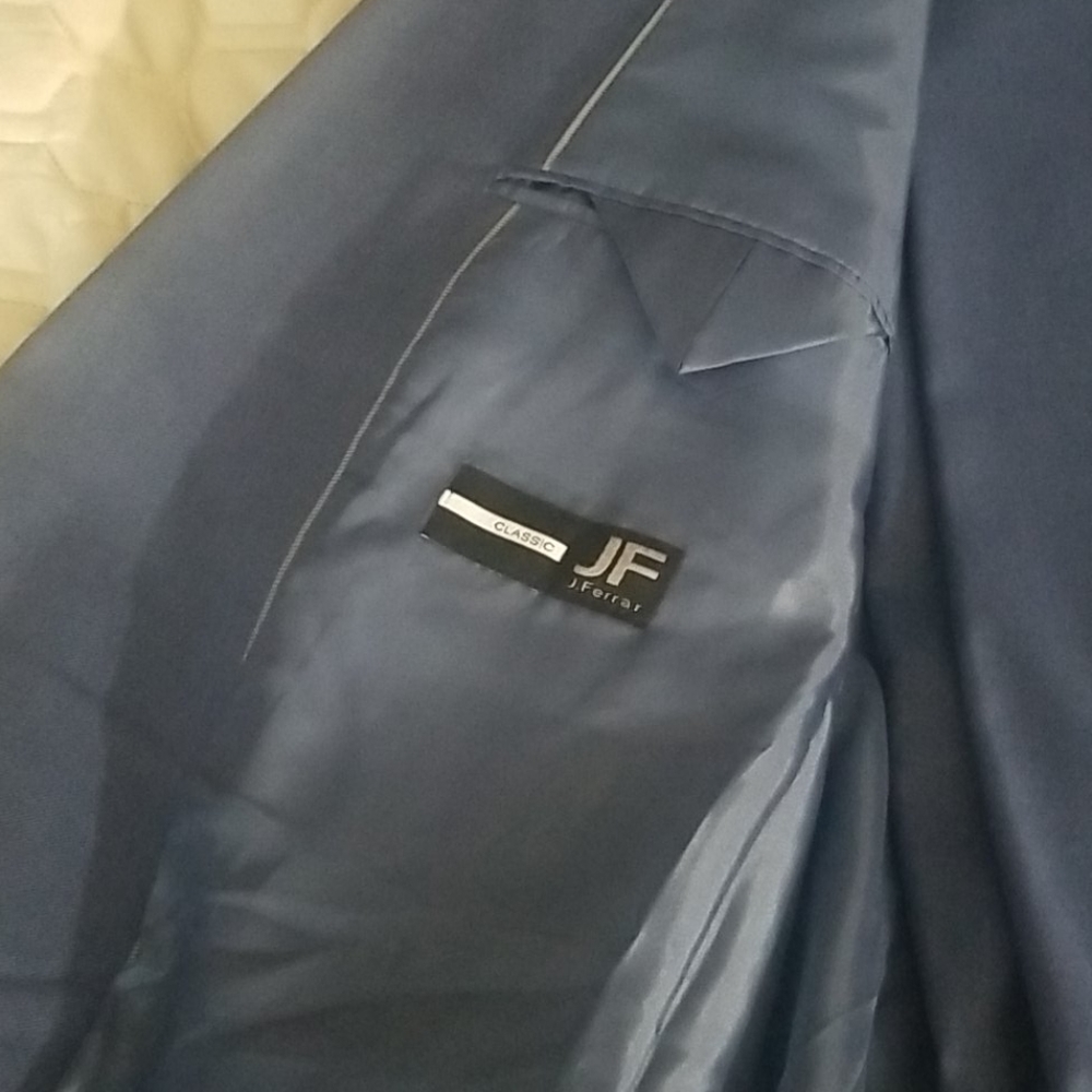 Suit - Picture 2 of 10